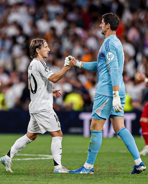 马里亚诺为留队愿大幅降薪 但皇马依旧不与其续约 马里亚诺为留队愿大幅降薪 但皇马依旧不与其续约